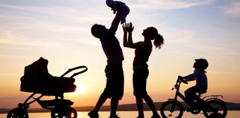 happy-family-silhouette-1